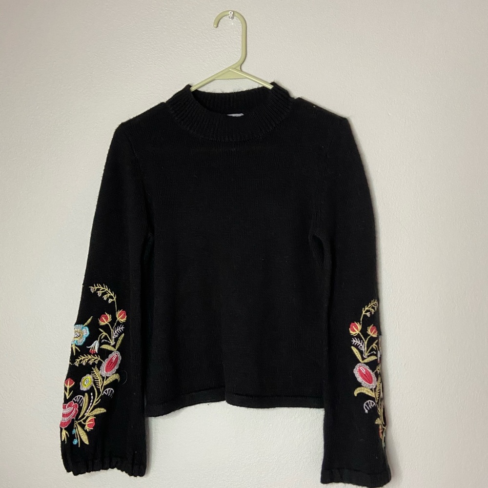 Xs Charlotte Russe Flare Sleeve Sweater